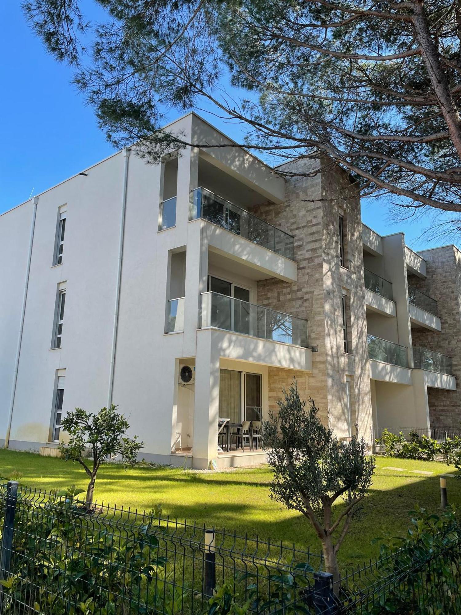 M&E Premium Apartments - San Pietro Durrës Buitenkant foto
